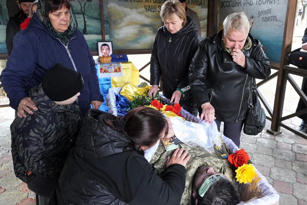 У Нікополі сьогодні провели в останню путь полеглого Героя: фото