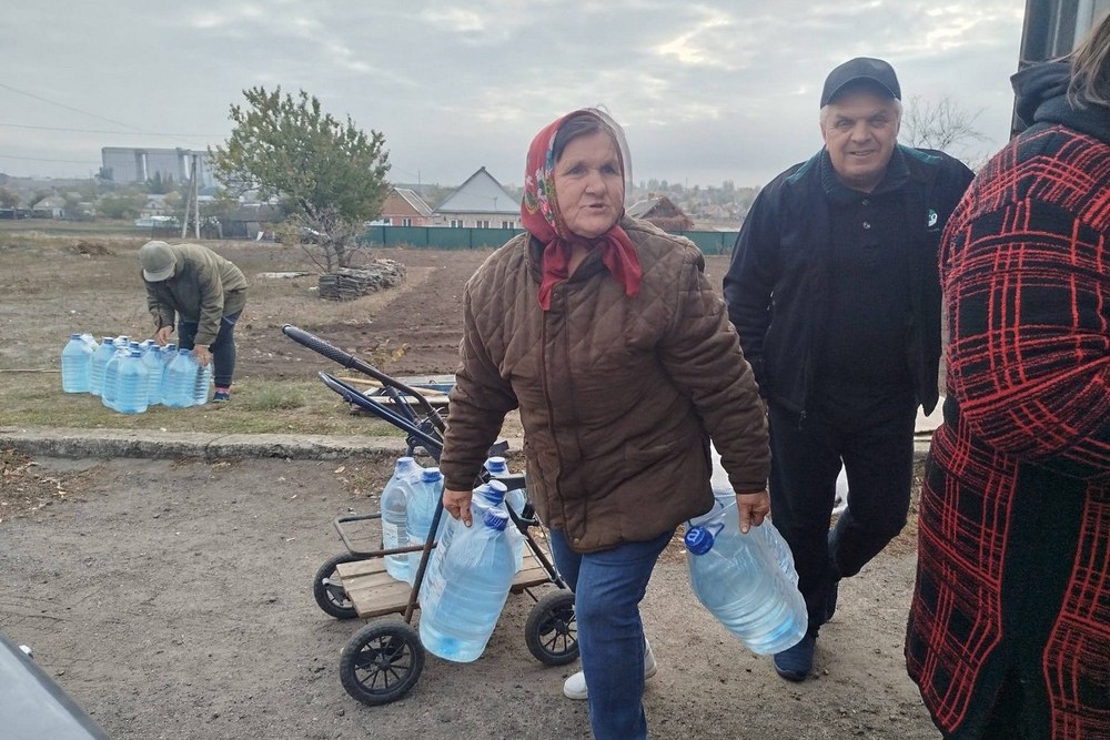 17 тонн бутильованої води отримали мешканці села Топила на Нікопольщині 24 жовтня