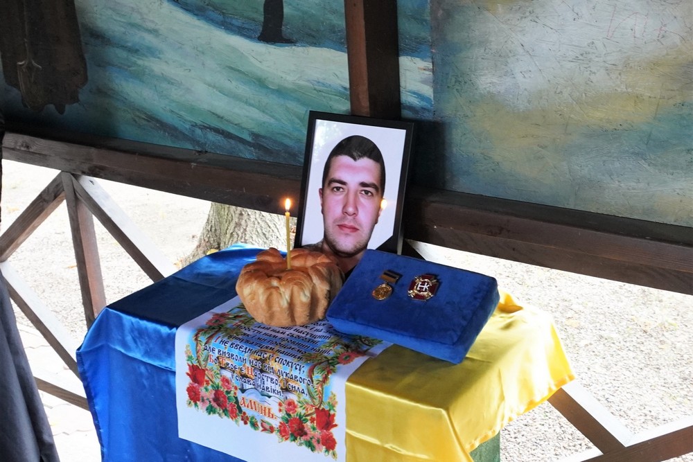 Довго не брали до ЗСУ через стан здоров’я: у Нікополі сьогодні провели в останню путь полеглого Героя (фото)