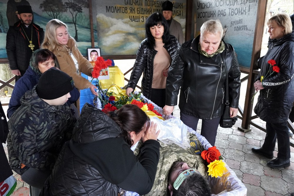 У Нікополі сьогодні провели в останню путь полеглого Героя: фото