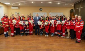 Медики Нікополя та Марганця отримали почесні відзнаки від Дніпропетровської обласної ради