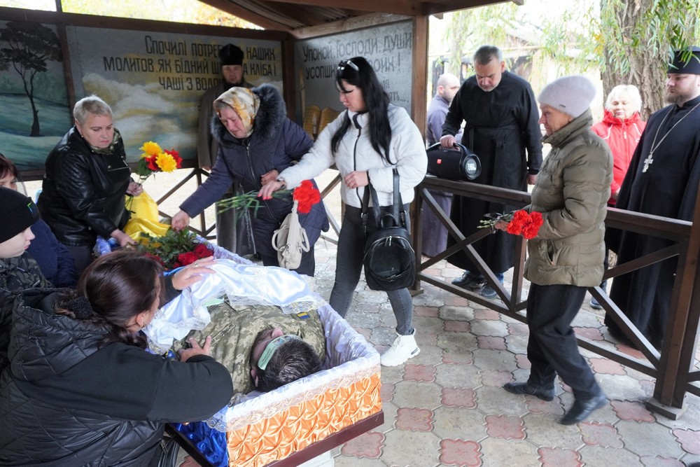 У Нікополі сьогодні провели в останню путь полеглого Героя: фото