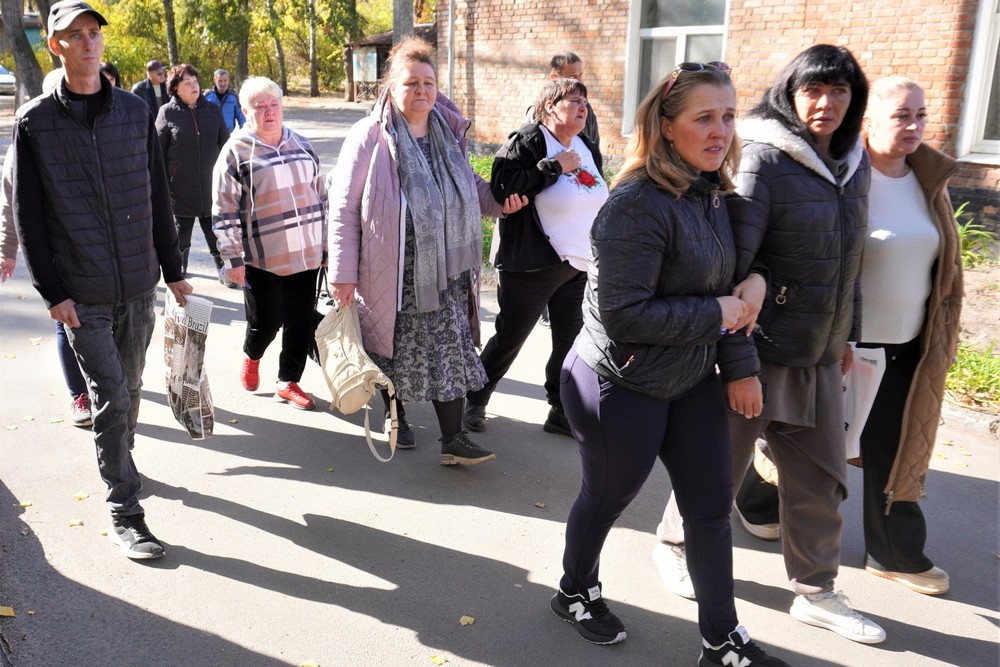 Виріс в інтернаті, був дуже добрим, мав хист до малювання: у Нікополі сьогодні провели в останню путь Захисника Виріс в інтернаті, був дуже добрим, мав хист до малювання: у Нікополі сьогодні провели в останню путь Захисника