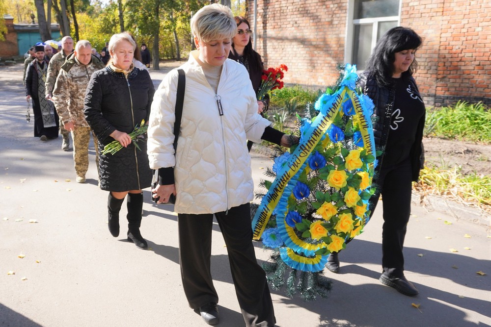 Виріс в інтернаті, був дуже добрим, мав хист до малювання: у Нікополі сьогодні провели в останню путь Захисника Виріс в інтернаті, був дуже добрим, мав хист до малювання: у Нікополі сьогодні провели в останню путь Захисника