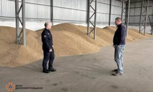 Аби вберегти зерно: на Нікопольщині офіцер громади нагадав аграріям правила пожежної безпеки (фото) 14 Аби вберегти зерно: на Нікопольщині офіцер громади нагадав аграріям правила пожежної безпеки (фото)