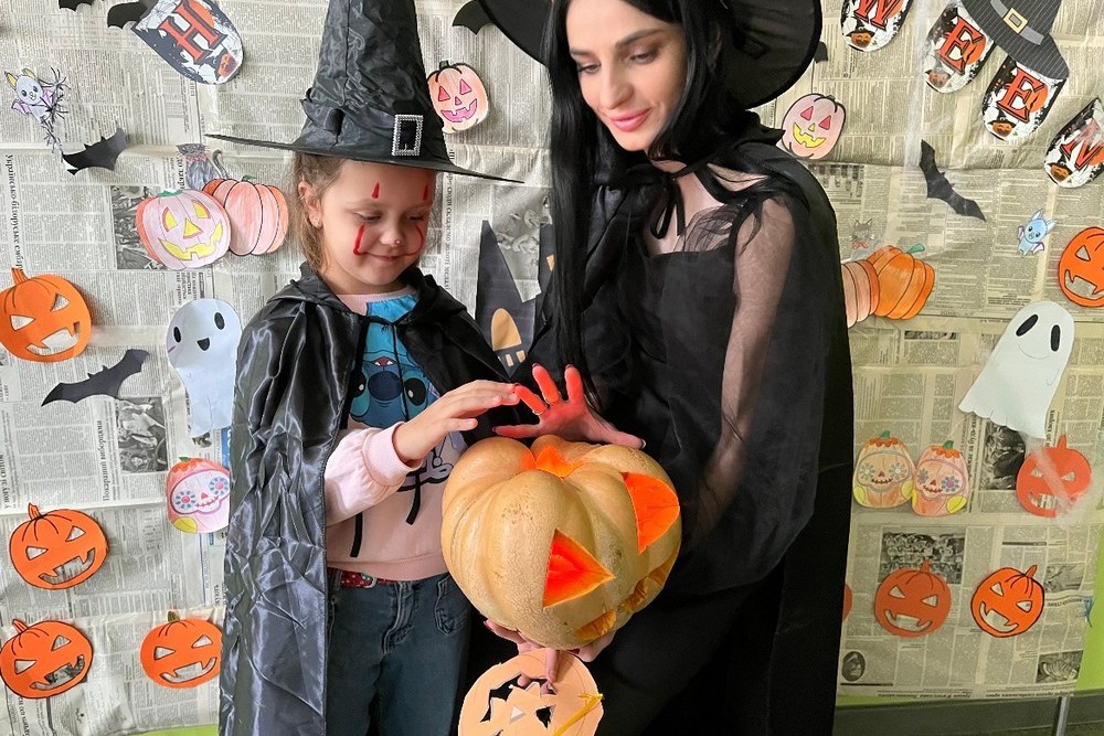 У ліцеї на Нікопольщині відбулося яскраве свято «Велесова ніч» (фото) 1 У ліцеї на Нікопольщині відбулося яскраве свято «Велесова ніч» (фото)