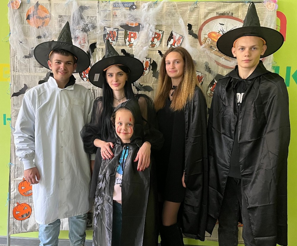 У ліцеї на Нікопольщині відбулося яскраве свято «Велесова ніч» (фото) У ліцеї на Нікопольщині відбулося яскраве свято «Велесова ніч» (фото)