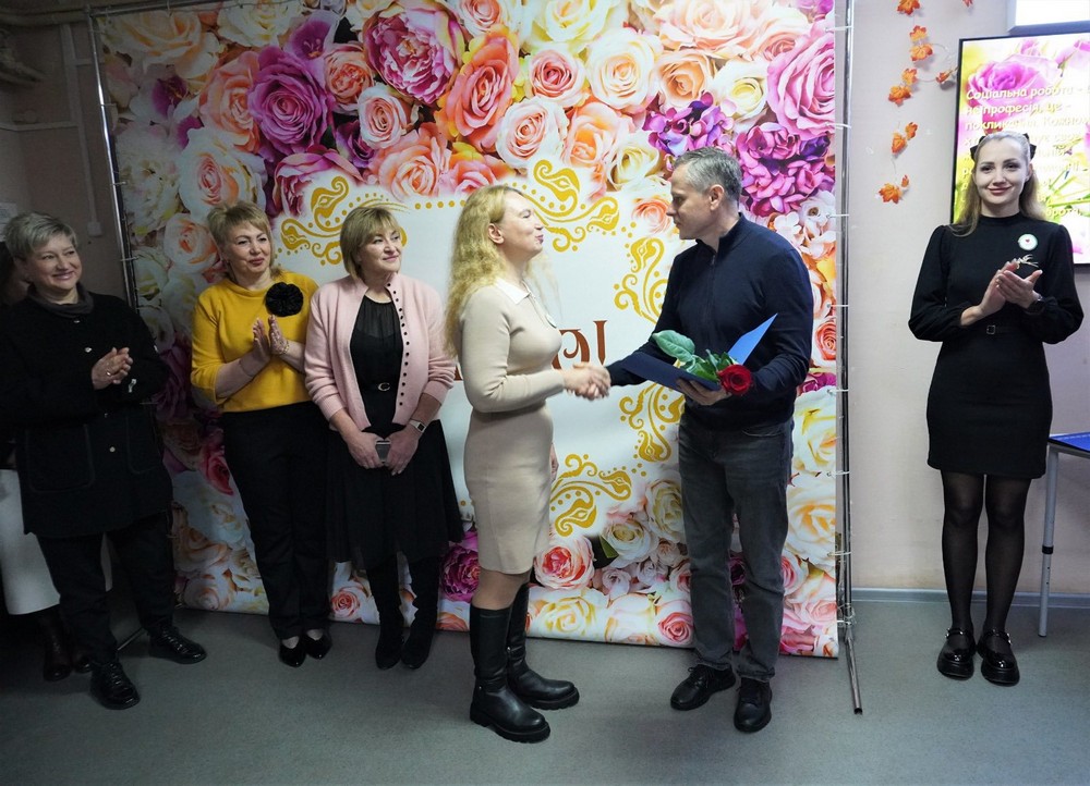 У Нікополі привітали сопрацівників з професійним святом і вручили подяки (фото) У Нікополі привітали сопрацівників з професійним святом і вручили подяки (фото)