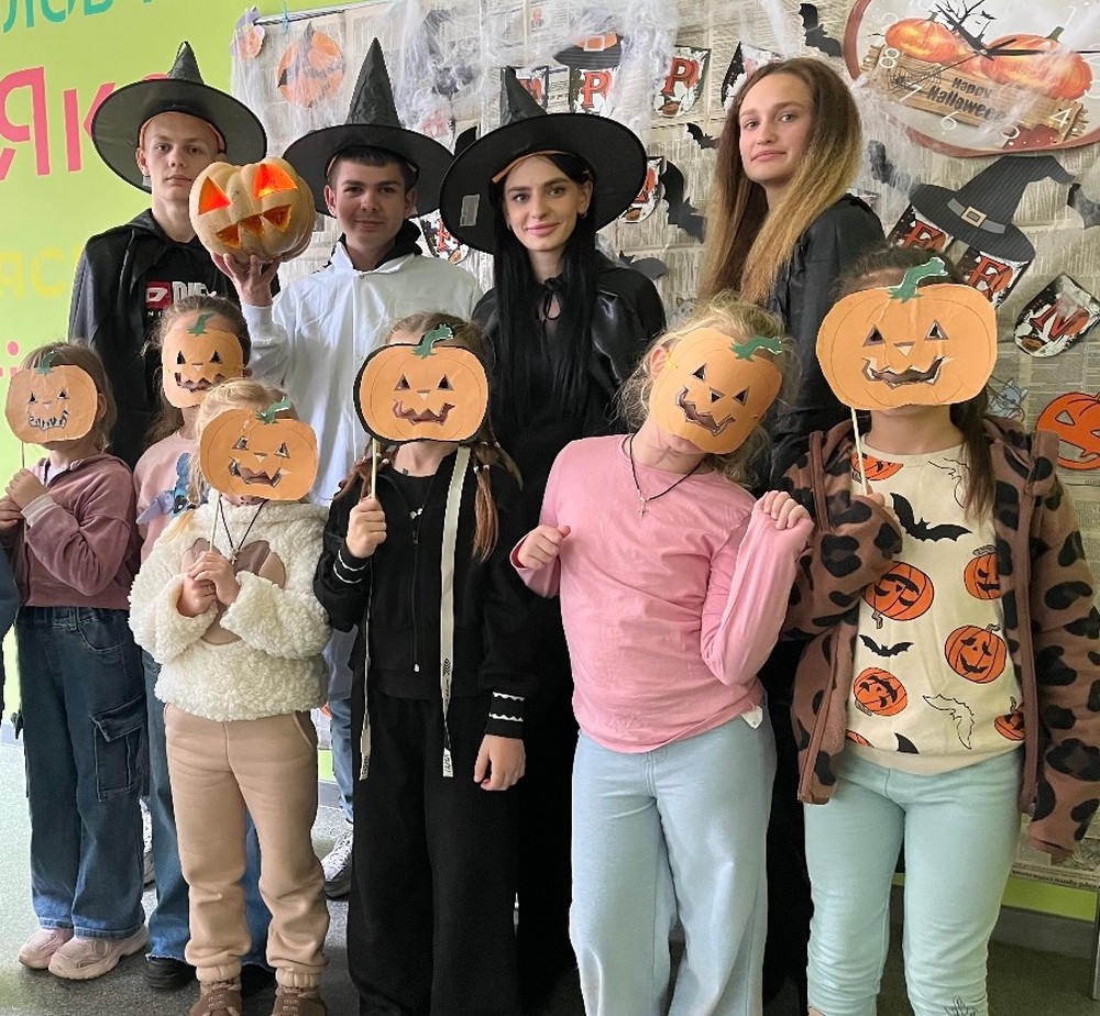 У ліцеї на Нікопольщині відбулося яскраве свято «Велесова ніч» (фото) У ліцеї на Нікопольщині відбулося яскраве свято «Велесова ніч» (фото)