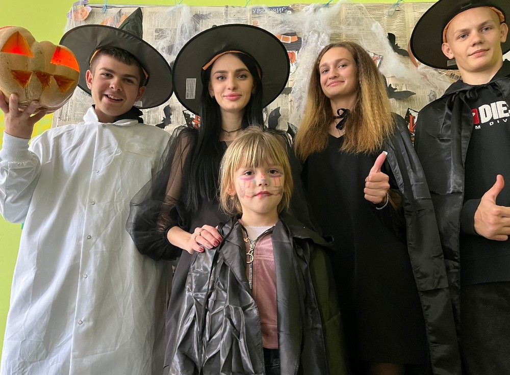 У ліцеї на Нікопольщині відбулося яскраве свято «Велесова ніч» (фото) У ліцеї на Нікопольщині відбулося яскраве свято «Велесова ніч» (фото)