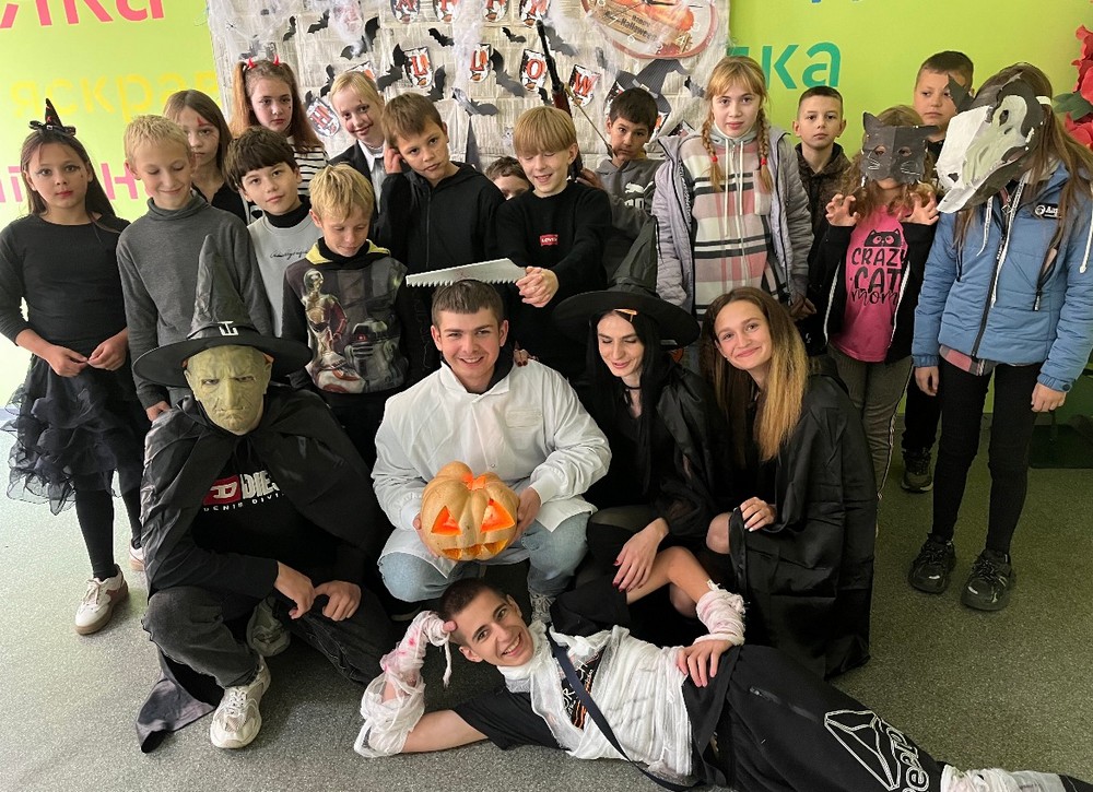 У ліцеї на Нікопольщині відбулося яскраве свято «Велесова ніч» (фото) У ліцеї на Нікопольщині відбулося яскраве свято «Велесова ніч» (фото)