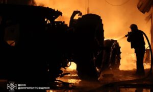 Горіли будинки: ворог атакував Нікополь і область – ДСНС (фото) 2 атакували Нікополь