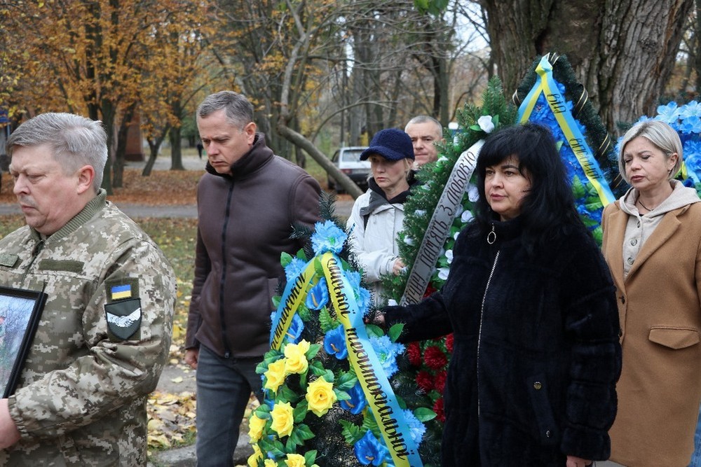 Неодноразово був поранений, однак повертався на фронт: у Нікополі сьогодні провели в останню путь Захисника Неодноразово був поранений, однак повертався на фронт: у Нікополі сьогодні провели в останню путь Захисника