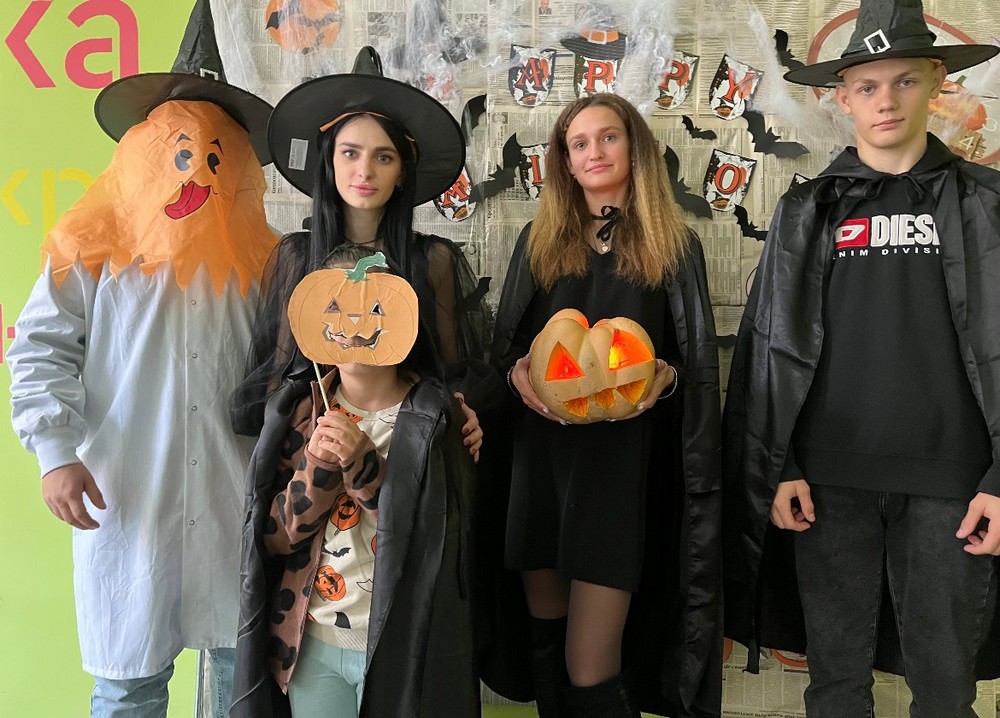 У ліцеї на Нікопольщині відбулося яскраве свято «Велесова ніч» (фото) У ліцеї на Нікопольщині відбулося яскраве свято «Велесова ніч» (фото)