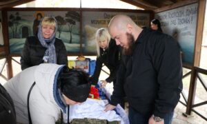 Неодноразово був поранений, однак повертався на фронт: у Нікополі сьогодні провели в останню путь Захисника 2 Неодноразово був поранений, однак повертався на фронт: у Нікополі сьогодні провели в останню путь Захисника