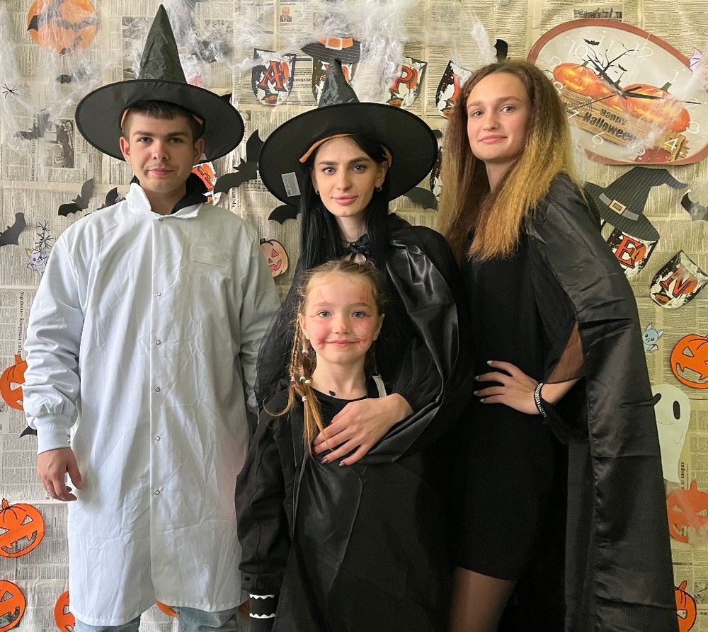 У ліцеї на Нікопольщині відбулося яскраве свято «Велесова ніч» (фото) У ліцеї на Нікопольщині відбулося яскраве свято «Велесова ніч» (фото)