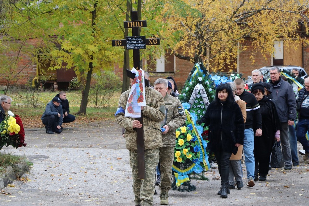 Неодноразово був поранений, однак повертався на фронт: у Нікополі сьогодні провели в останню путь Захисника Неодноразово був поранений, однак повертався на фронт: у Нікополі сьогодні провели в останню путь Захисника
