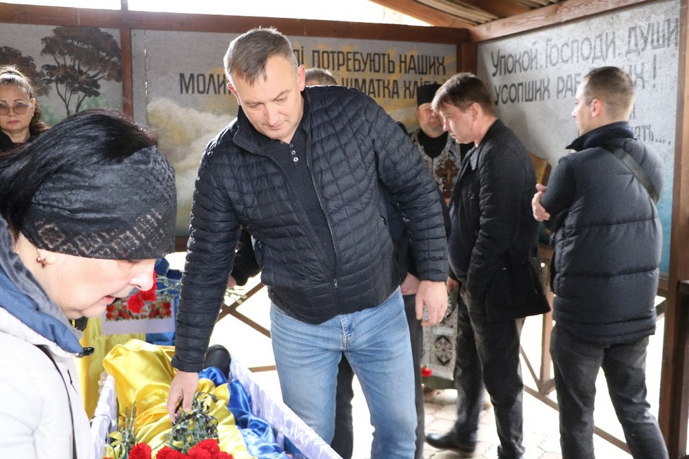 Неодноразово був поранений, однак повертався на фронт: у Нікополі сьогодні провели в останню путь Захисника Неодноразово був поранений, однак повертався на фронт: у Нікополі сьогодні провели в останню путь Захисника