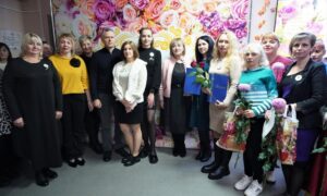 У Нікополі привітали соцпрацівників з професійним святом і вручили подяки (фото) 18 У Нікополі привітали сопрацівників з професійним святом і вручили подяки (фото)