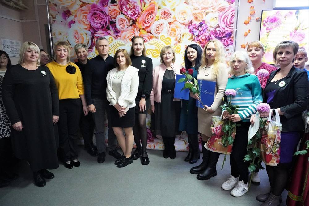 У Нікополі привітали сопрацівників з професійним святом і вручили подяки (фото) У Нікополі привітали сопрацівників з професійним святом і вручили подяки (фото)