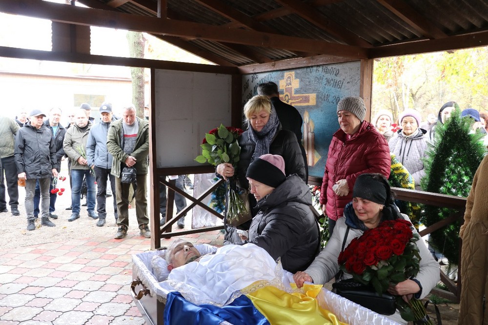 Неодноразово був поранений, однак повертався на фронт: у Нікополі сьогодні провели в останню путь Захисника Неодноразово був поранений, однак повертався на фронт: у Нікополі сьогодні провели в останню путь Захисника