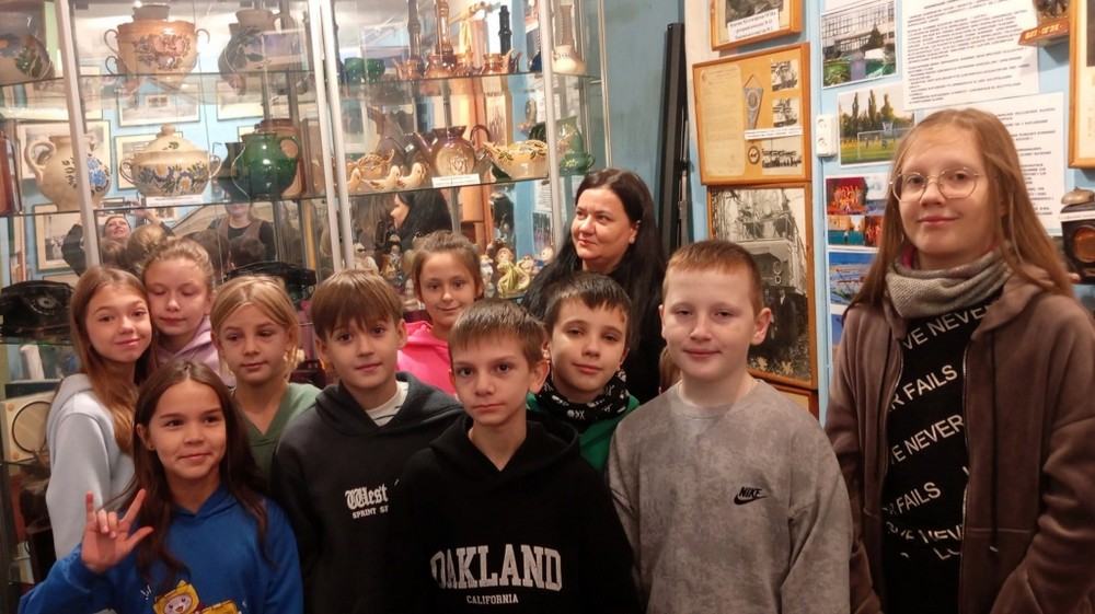 Осінні канікули в Покрові проходять радісно і творчо (фото) Осінні канікули в Покрові проходять радісно і творчо (фото)