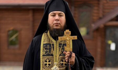 Благочинний ПЦУ Нікополя та району здійснив панахиду біля пам'ятного знаку полеглим та спочилим капеланам 13 Благочинний ПЦУ Нікополя