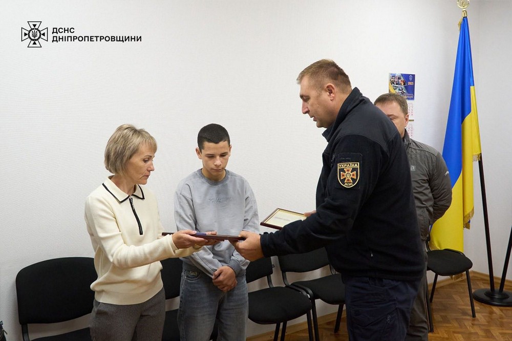 Двоє загиблих на Нікопольщині рятувальників відзначено державними нагородами 2