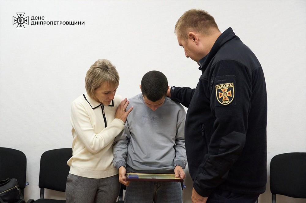 Двоє загиблих на Нікопольщині рятувальників відзначено державними нагородами 5