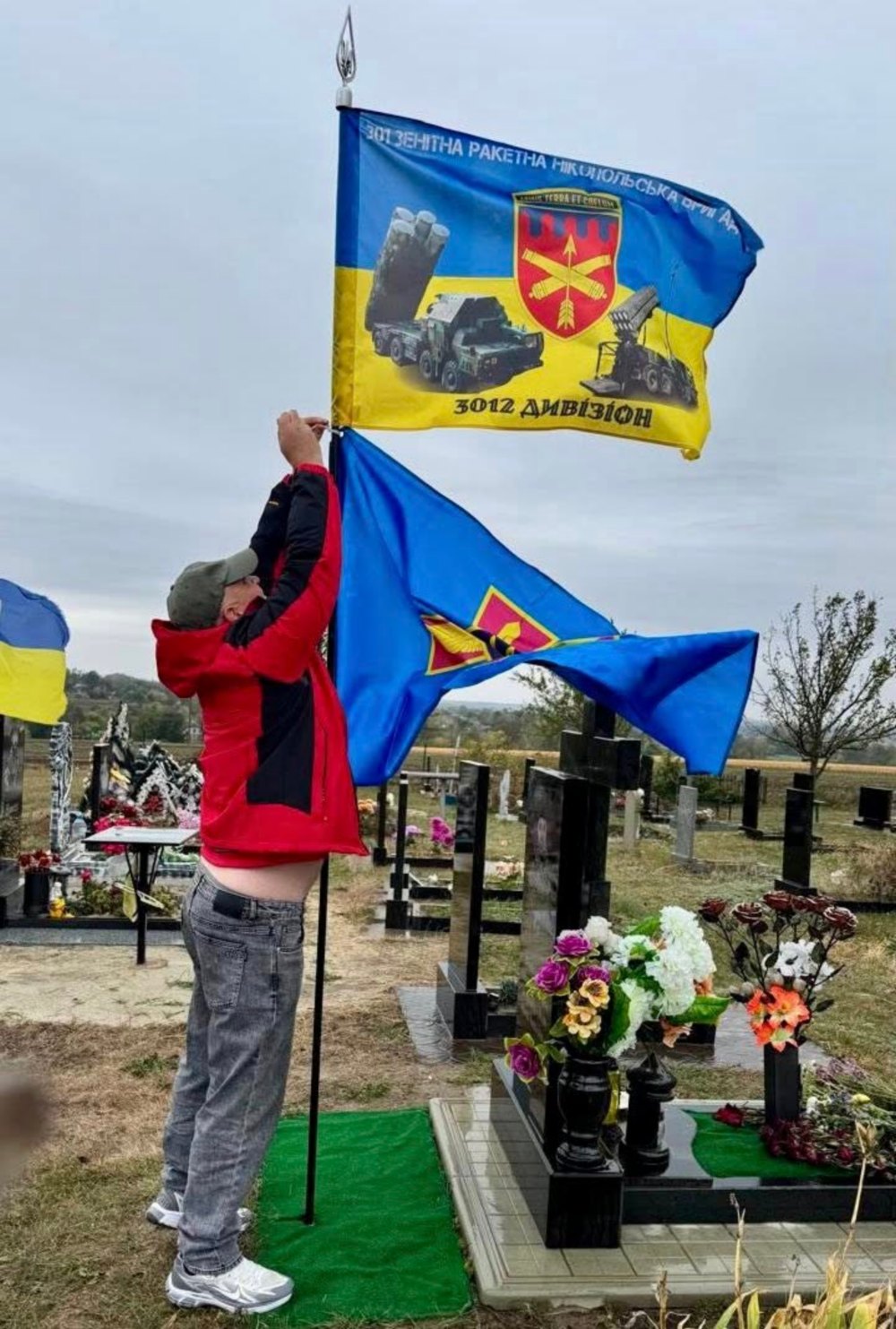  Капелан Нікопольської бригади провів панахиду на могилі Захисника неба підполковника Сергія Черненка (фото) 2
