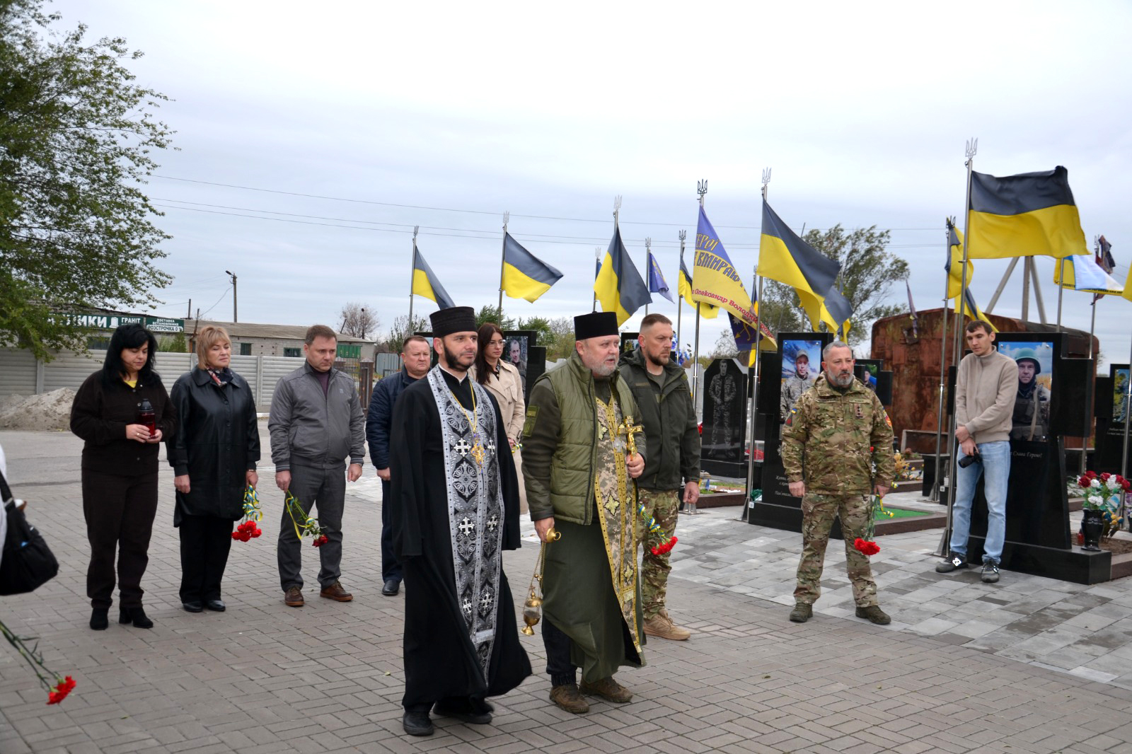  Керівництво Нікопольської РВА сьогодні вшанувало пам'ять полеглих захисників України