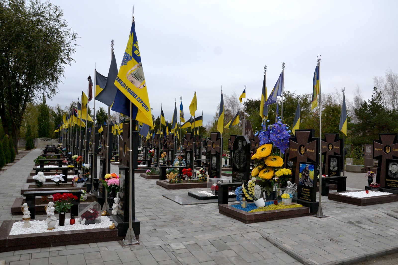  Керівництво Нікопольської РВА сьогодні вшанувало пам'ять полеглих захисників України 2