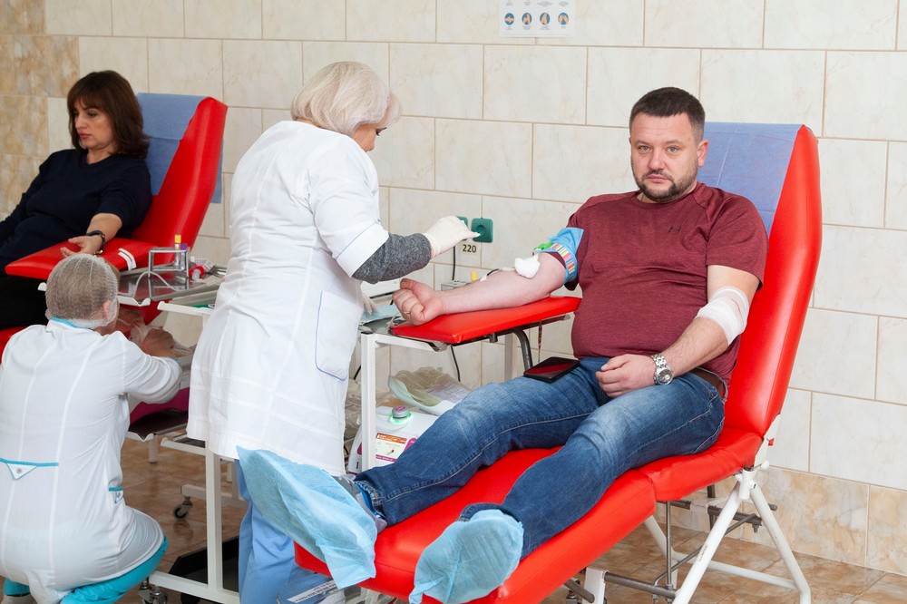 Колектив Нікопольської РВА сьогодні здав кров для хворих і поранених захисників 4