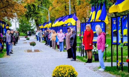 На Алеї Слави Марганця вшанували пам'ять полеглих Героїв (фото) 27  На Алеї Слави Марганця 2