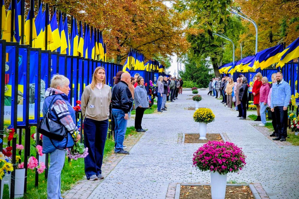  На Алеї Слави Марганця 3