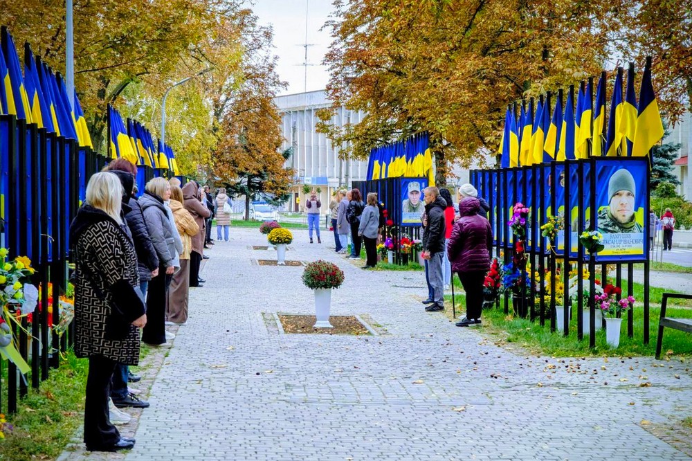  На Алеї Слави Марганця 8