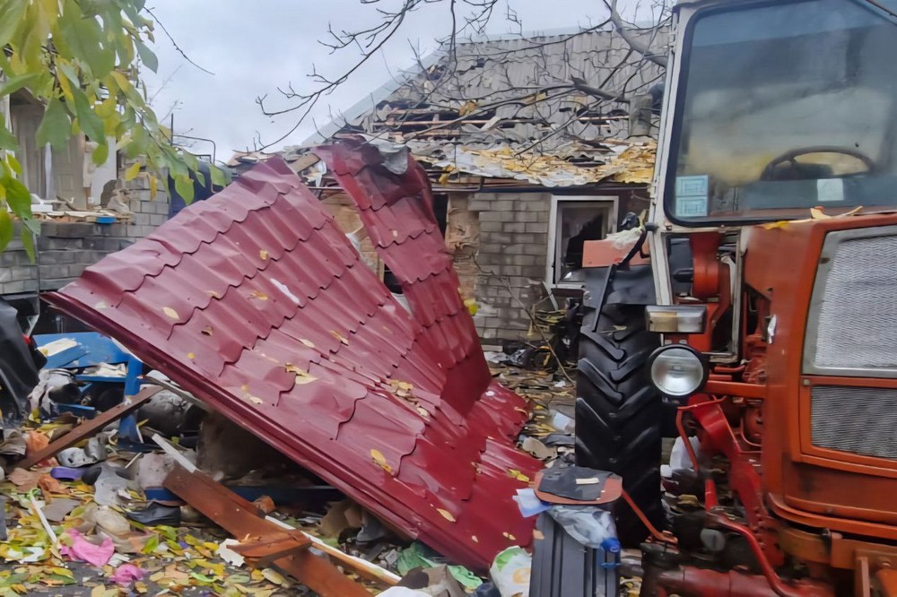 Вгатили по будинках і транспорту: ворог сьогодні обстріляв Нікополь і дві громади району (фото) 1 Нікополь
