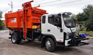 Нікополь отримав новий сміттєвоз від благодійників