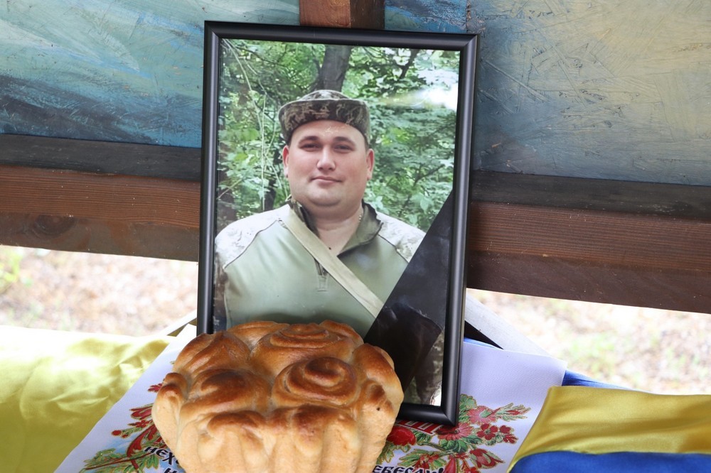 Вбиті росією мешканці Нікопольщини. Захисник з Нікополя Сергій Бондаренко 5 жовтня відзначав би своє 33-річчя, але йому назавжди 32. І сьогодні ми вшановуємо пам’ять Героя.