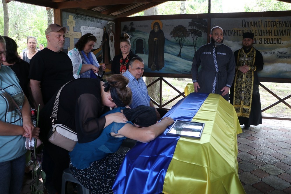 Вбиті росією мешканці Нікопольщини. Захисник з Нікополя Сергій Бондаренко 5 жовтня відзначав би своє 33-річчя, але йому назавжди 32. І сьогодні ми вшановуємо пам’ять Героя.
