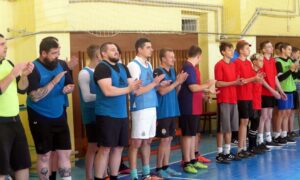 Діти зіграли в футбол з ветеранами у Покрові. У місті знову об’єднали спорт, пам'ять і вдячність. Змагання пройшли на вихідних.