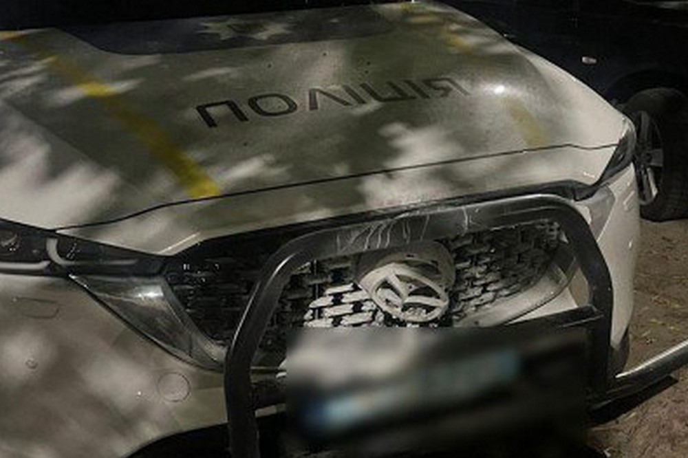 Пошкодження авто поліції у Дніпрі