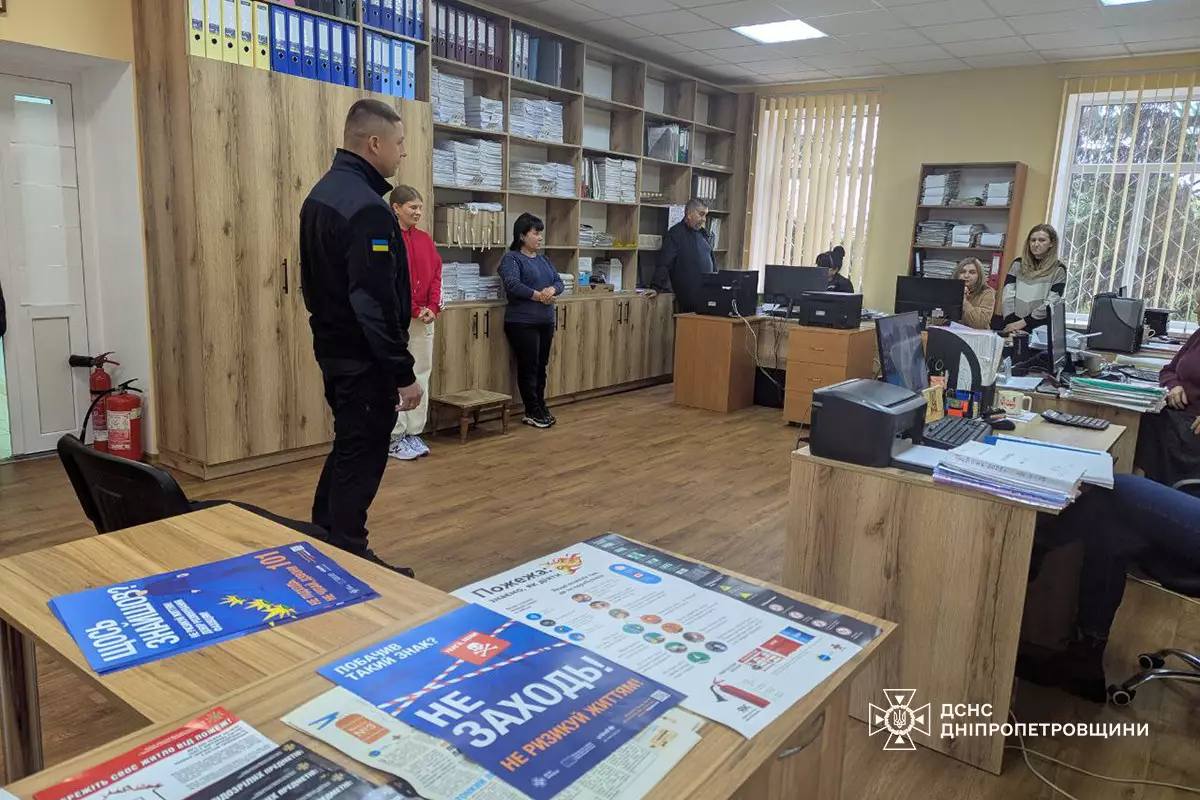 Працівникам виконавчого комітету Покровської громади нагадали правила безпеки під час загрози обстрілів 3