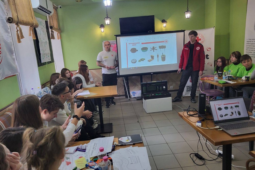 Школярам Нікополя та Покрова