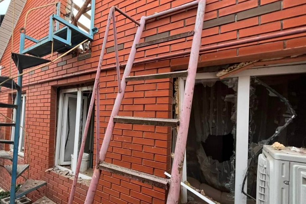 Троє постраждалих у Нікополі та районі, сталися пожежі, є руйнування, ворог атакував 10  Троє постраждалих у Нікополі та районі, сталися пожежі, є руйнування, ворог атакував 10