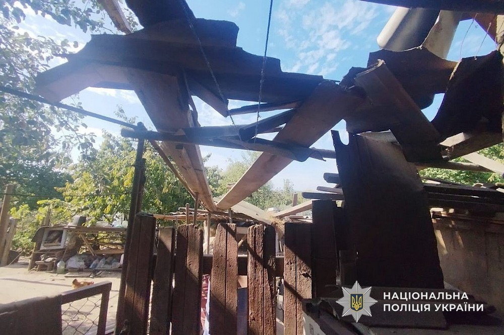У Марганці жінка отримала акубаротравму, є руйнування наслідки обстрілів Нікопольщини та Синельниківщини, зафіксувала поліція 2