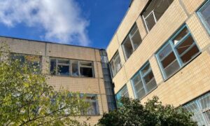 У Нікополі понівечено гімназію і підприємство, у Кривому Розі є поранений - наслідки обстрілів Дніпропетровщини 26 жовтня 2 У Нікополі понівечено гімназію 4