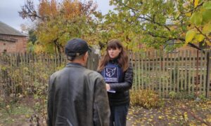 Найбільше від обстрілу у Нікополі сьогодні постраждали літні люди, але вони не хочуть залишати домівки – «Проліска» надала допомогу після чергового удару (фото) 2 У Нікополі сьогодні люди отримали допомогу 3
