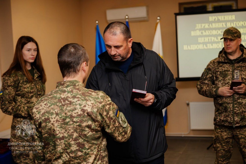 В.о. начальника Дніпро ОВА вручив державні нагороди Захисникам 3