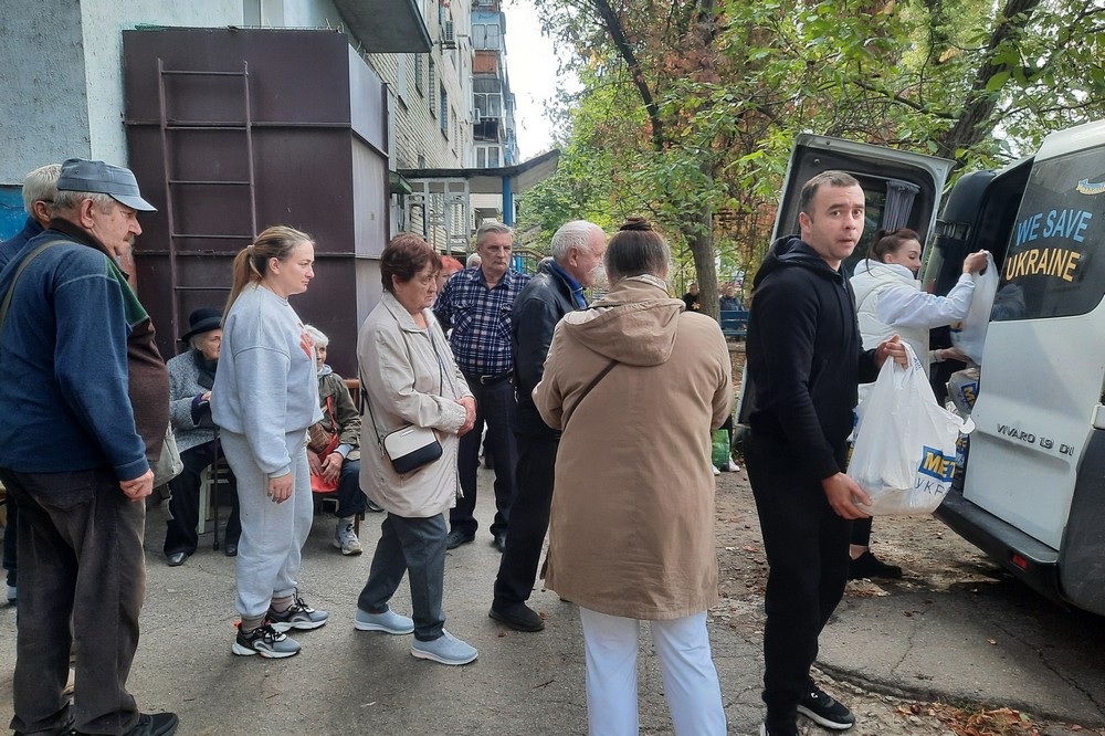Жителі Нікополя отримали продуктові набори